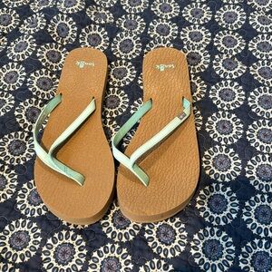 EUC Sanuk Flip Flops